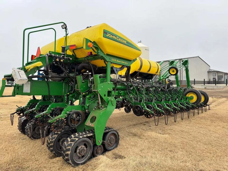 John Deere 1770NT 24Row 30" Planter. Rear Tracks
