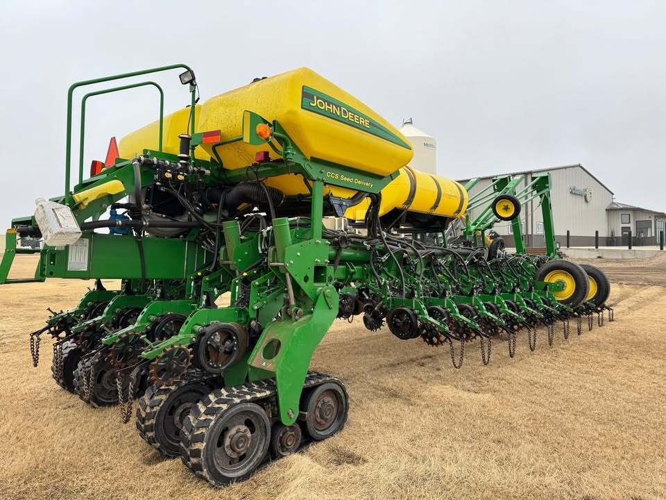 John Deere 1770NT 24Row 30" Planter. Rear Tracks