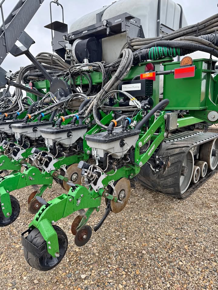 2023 10K 24R 30" Planter loaded with Precision Planting -3 years 0%