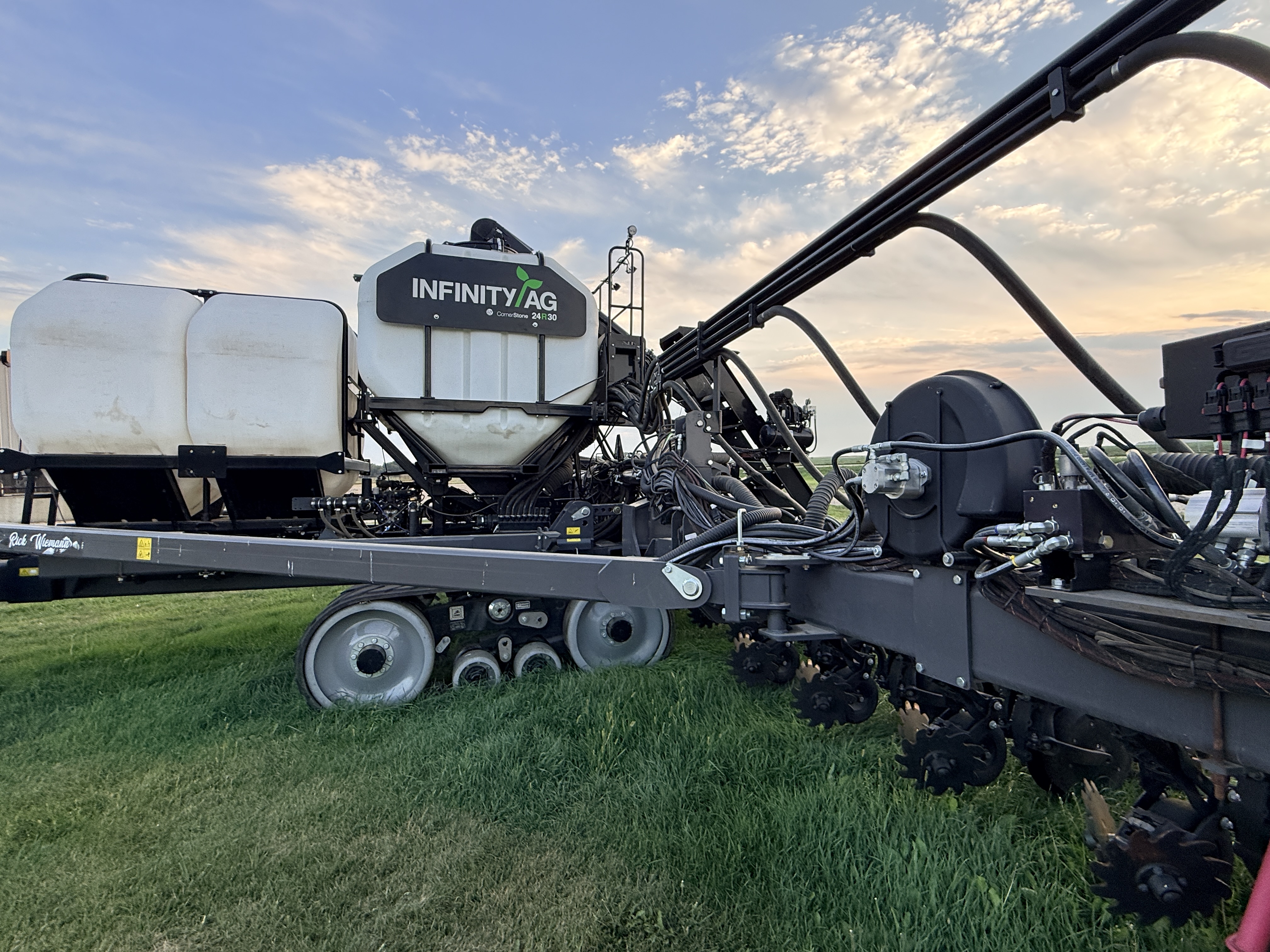 Infinity Ag 24R 30" Cornerstone