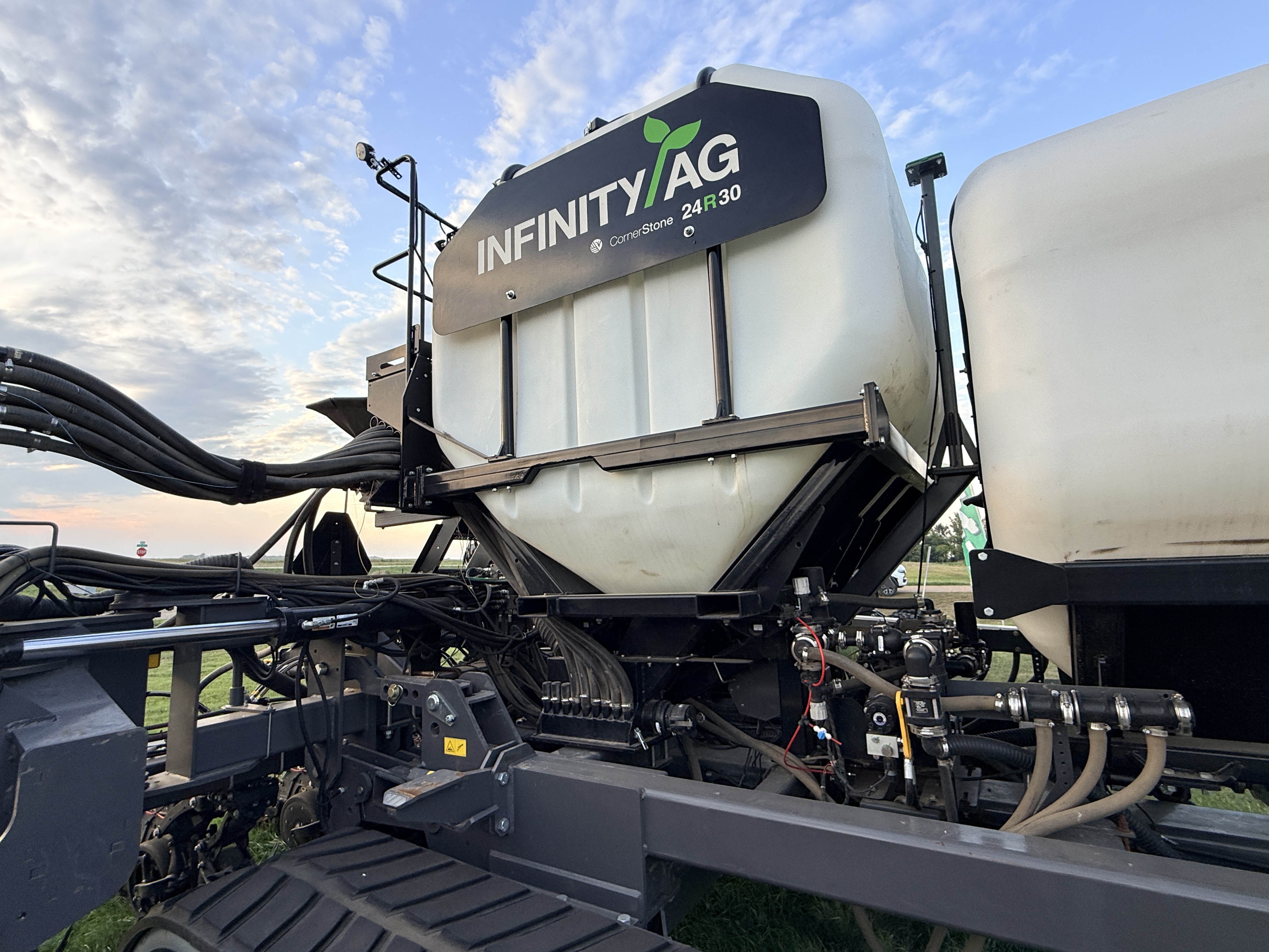 Infinity Ag 24R 30" Cornerstone